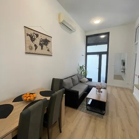 Apartamento N *